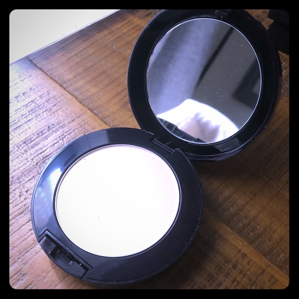 translucent pressed powder x EL